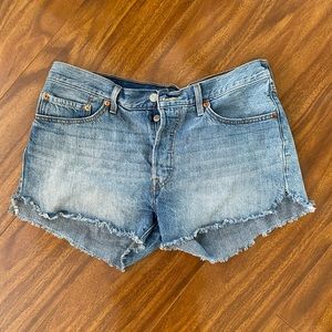 LEVI 501 denim cutoff shorts- WOMENS 31